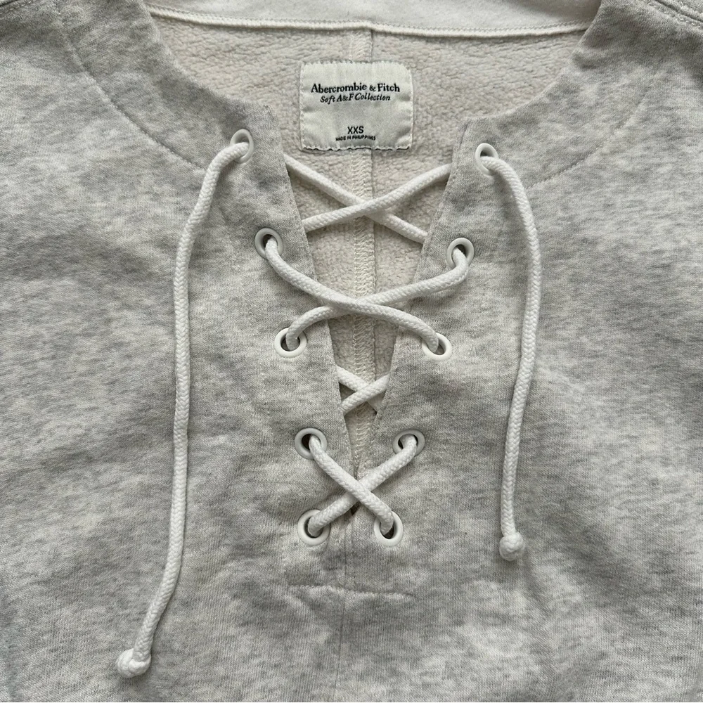 A&F Light Gray Soft Lace Up Front Cropped Long Sleeve Pullover Crew Sweatshirt - Picture 3 of 7